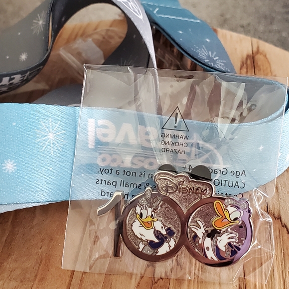 Donald & Daisy Duck 2023 Disney 100th Anniversary Costco Travel Disney Pin NWT - Picture 2 of 6
